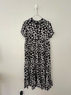 Urban Outfitters Black and White Floral Short-Sleeve Midi Dress